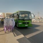Wasu dalibai na kokarin shiga duguwar motar saboda rashin Adaidaita Sahu