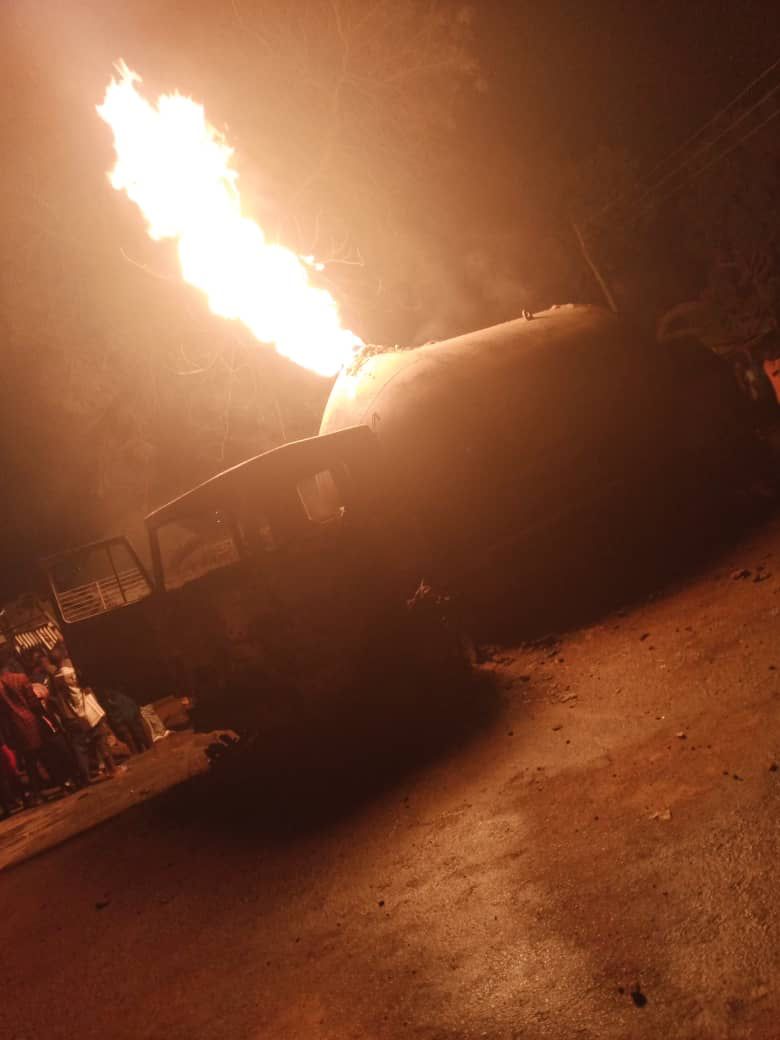 Motar dakon gas ta yi bindiga a tsakiyar unguwa a Abuja