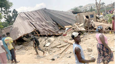 An shiga rudani bayan rushe fadar basarake a Abuja