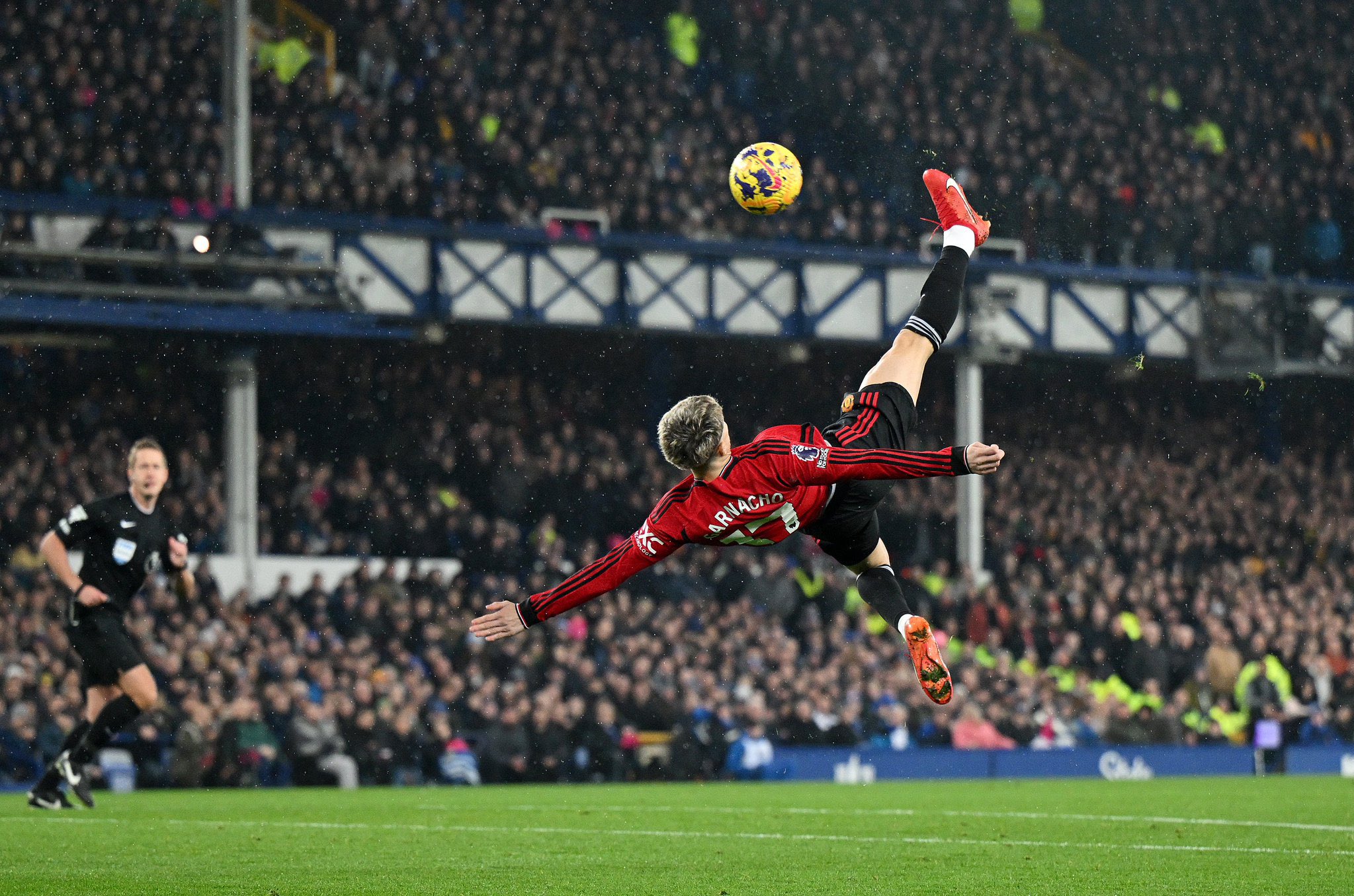 United ta yi raga-raga da Everton a Goodison Park