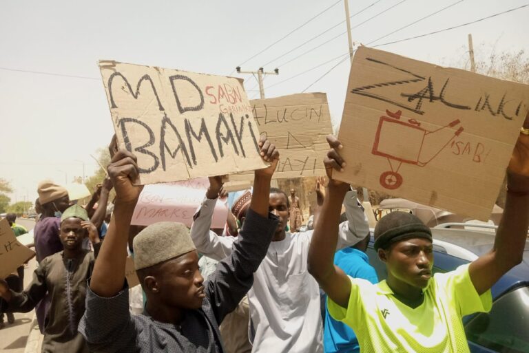 ’Yan baro sun yi zanga-zangar korarsu daga kasuwa a Kano