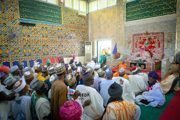 ‘Yan ɗarikar Tijjaniya sun yi wa Sarki Sanusi II mubaya’a