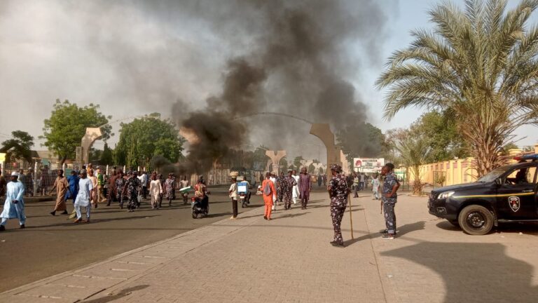 Zanga-zangar neman dawo da Aminu Bayero karagar mulki ta ɓarke a Kano