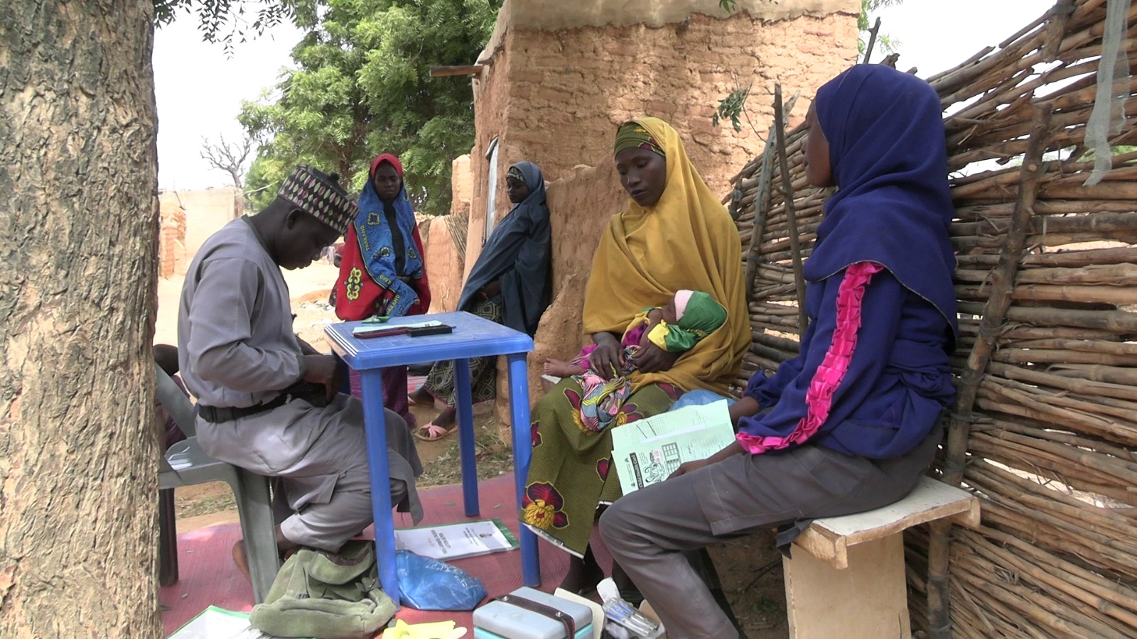 Garin da mutum 10,000 ke ganin likita a ƙarƙashin bishiya a Kano