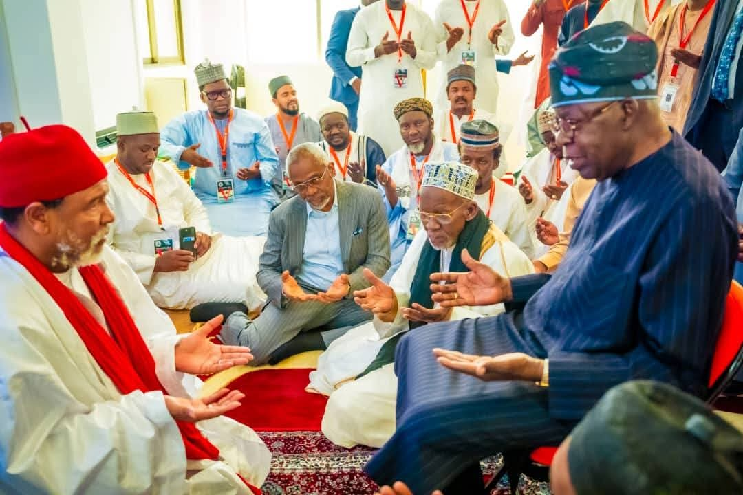 Yadda Khalifan Sheikh Ibrahim Inyass ya yi wa Tinubu addu’ar nasara